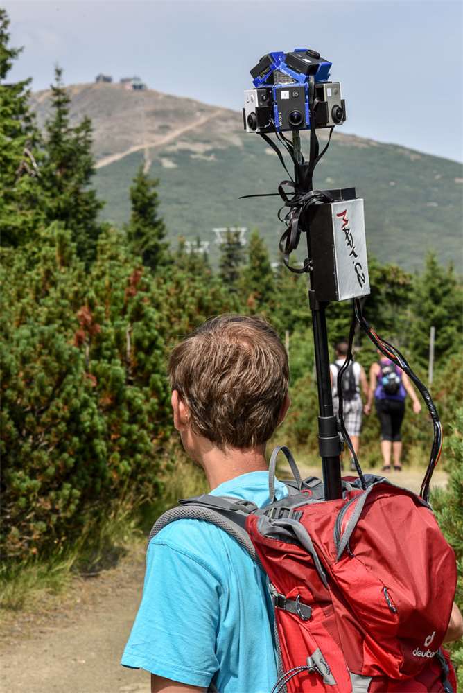 Galerie - Bosky a v sukni, aneb jak Mapy.cz fotí turistické trasy pro Panoramu – MobilMania.cz