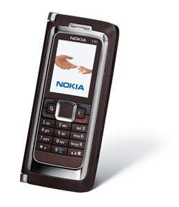 Nokia E90: nový vládce mobilní říše